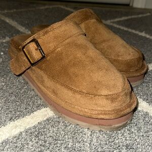 Women’s platform clogs